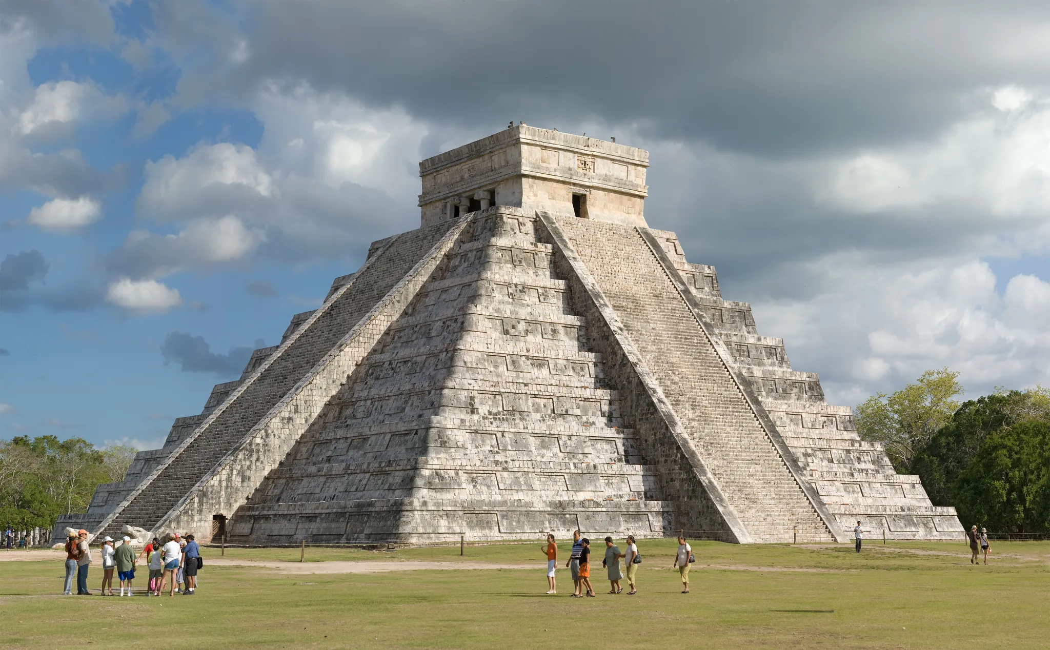 Real photo: El Castillo, the pyramid of Kukulcán.